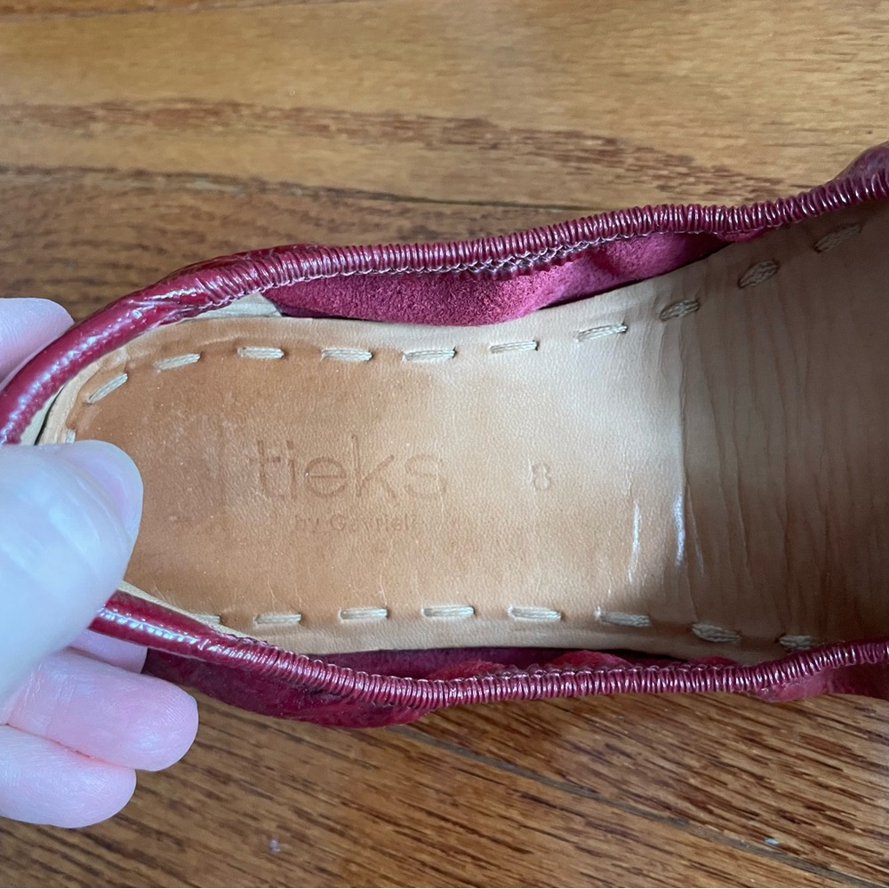 Tieks Patent Leather Ballet Flats Womens Size 8 Ruby Red Foldable Comfort Shoes - Picture 2 of 7